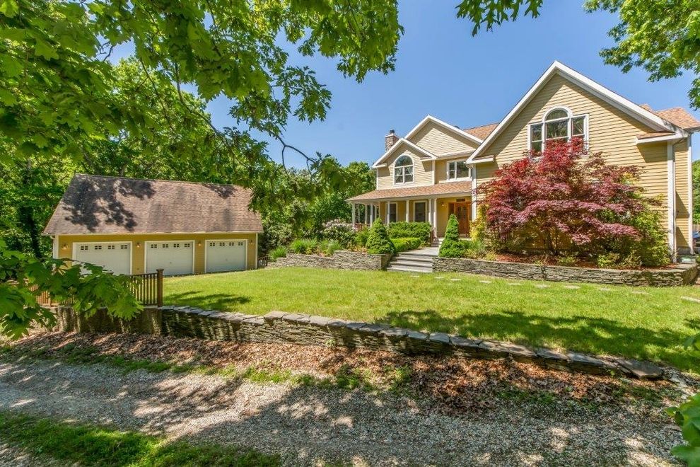 25 Wilson Rd in Southampton Out East