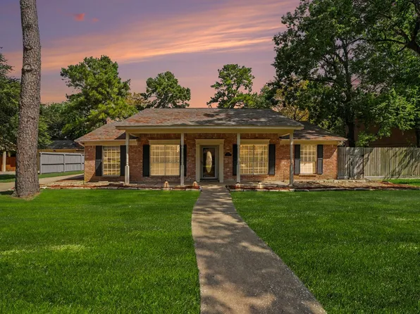 8210 Roebourne Ln, Houston, TX 77070
