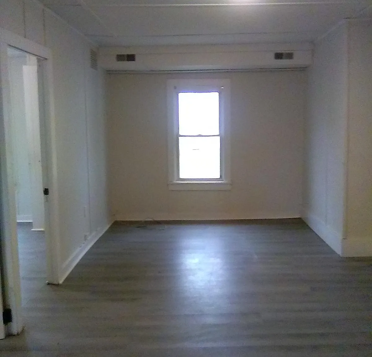 3 bed, 1100 sqft, $2,300 — Photo 2