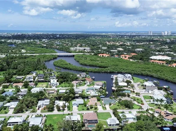 27298 Jolly Roger LN, BONITA SPRINGS, FL 34135