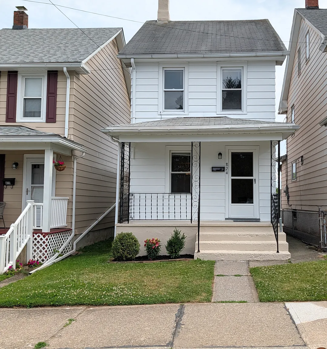 3 bed, 1108 sqft, $1,825 — Photo 1