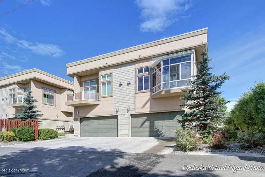 140 W 10th Avenue — Photo 1