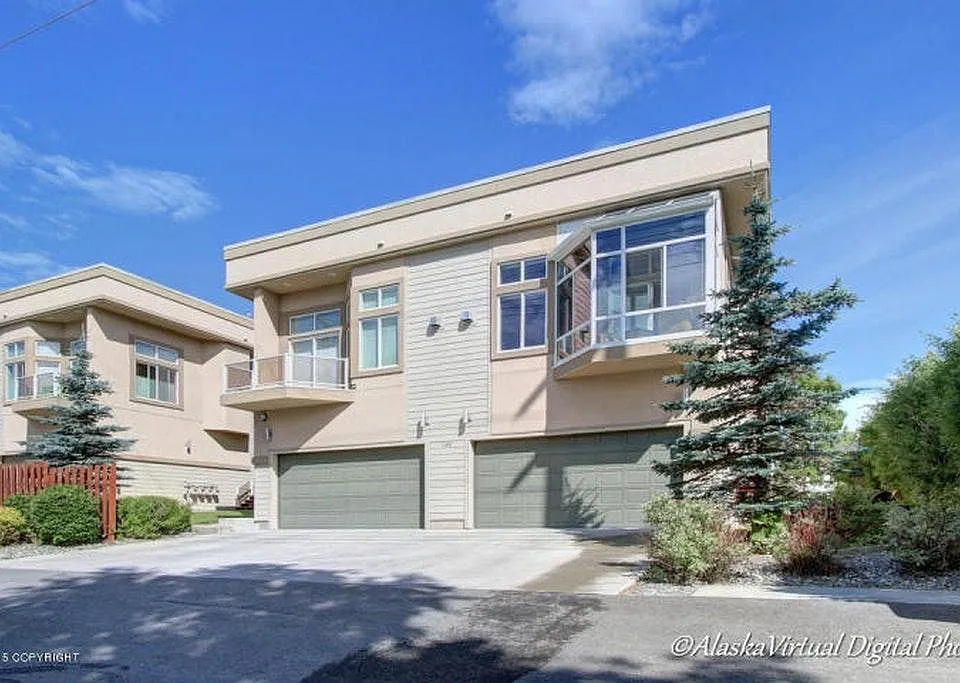 140 W 10th Ave #10