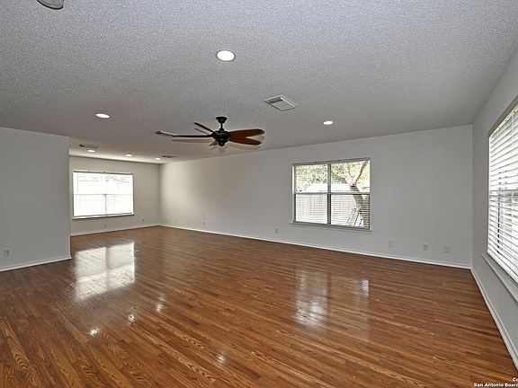 4th image of 13330 Magnolia Brook