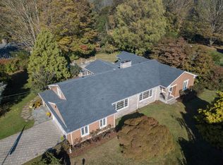 7 Sunset Hill Dr, Branford, CT 06405