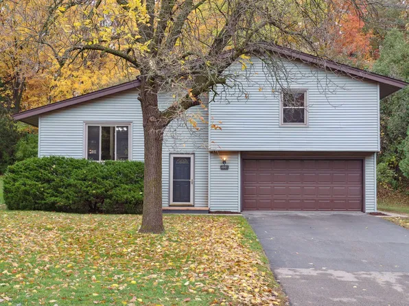 4901 Woodhill Rd, Minnetonka, MN 55345