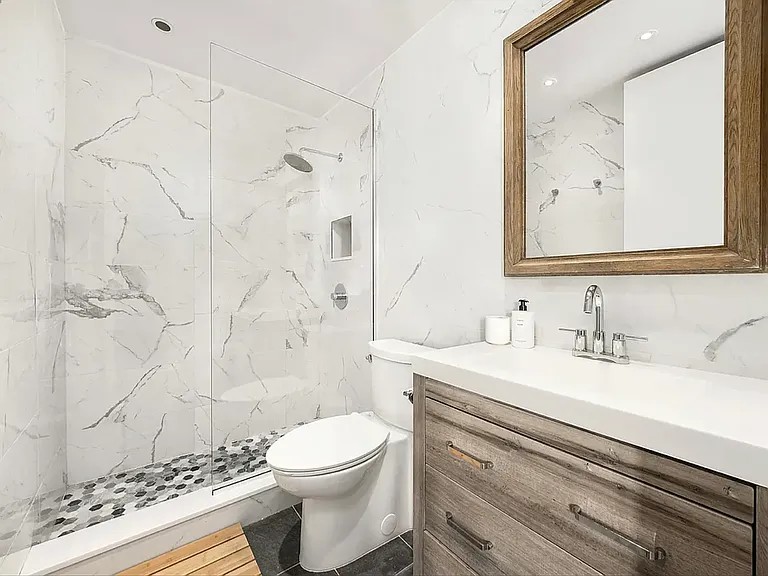 165 Elizabeth St #4R — Photo 6