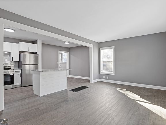 5th image of 2355 Hillside Ave