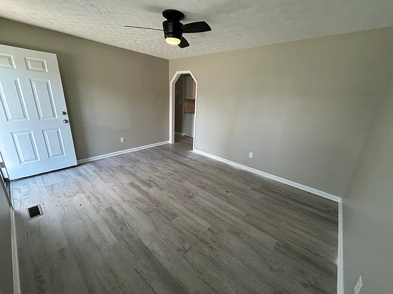 308 S 3rd St — Photo 3