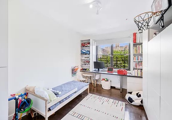 5th image of 315 E 65th St APT 6A