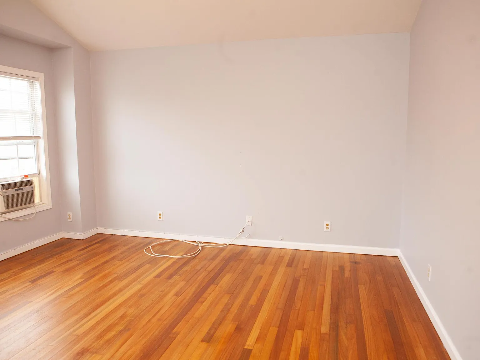 3 bed, 2103 sqft, $2,800 — Photo 2