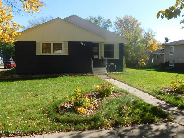 315 N Dakota St, Clark, SD 57225