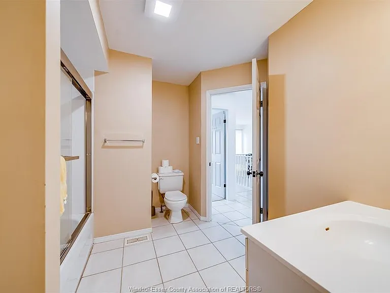 1425 Mickaila Cres — Photo 21
