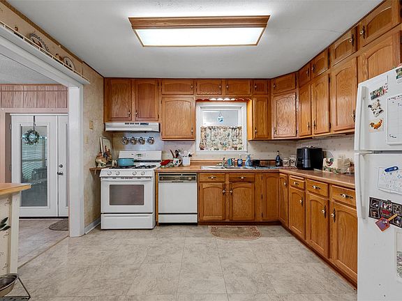 5th image of 200 Brenda St