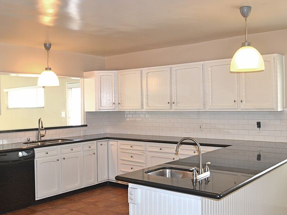 5th image of 6637 McLennan Ave