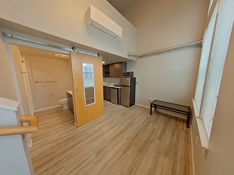 Ferry Street Flats - Modern Studios and Lofted units right by campus! — Photo 40