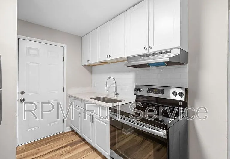 895 W Sharpe Ave #A — Photo 18
