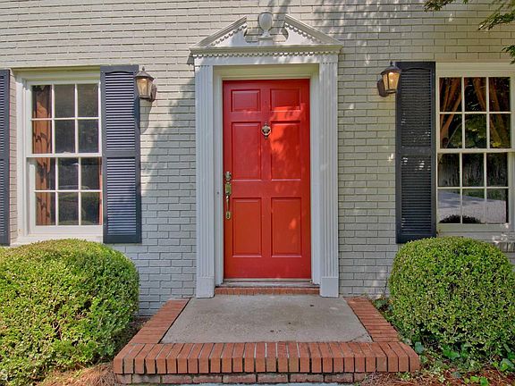 2nd image of 304 Planceer Pl