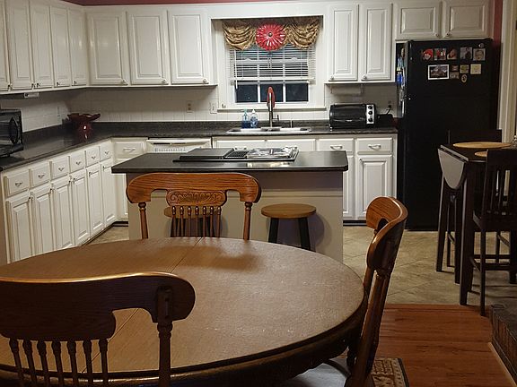 Kitchen and eat-in area