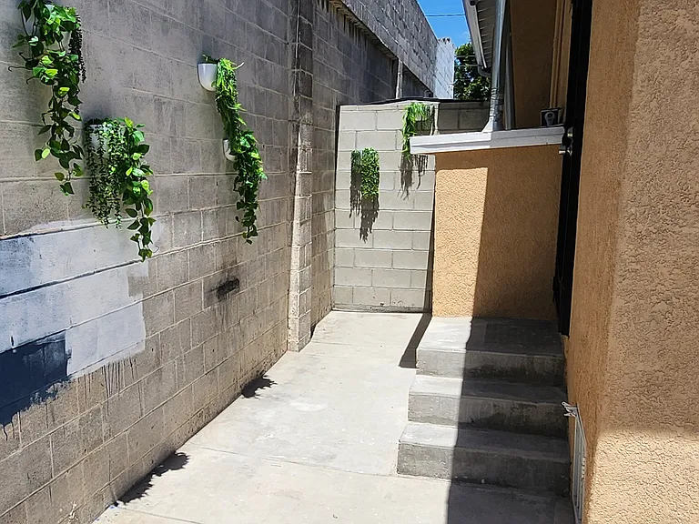 148 E Tamarack Ave #13 — Photo 4