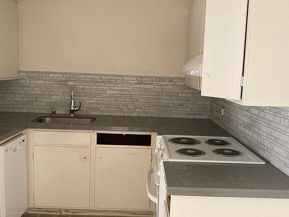 3rd image of 30 Gardenside Dr #3