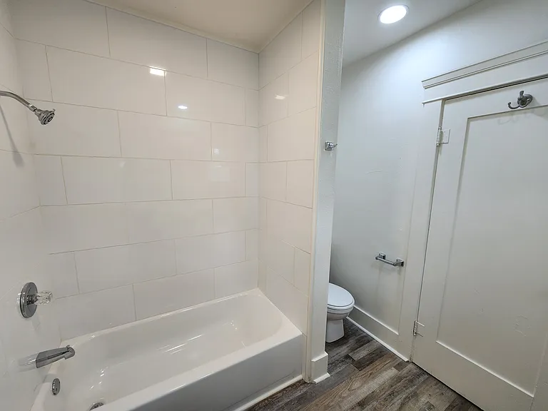 401 N Cherry St — Photo 40