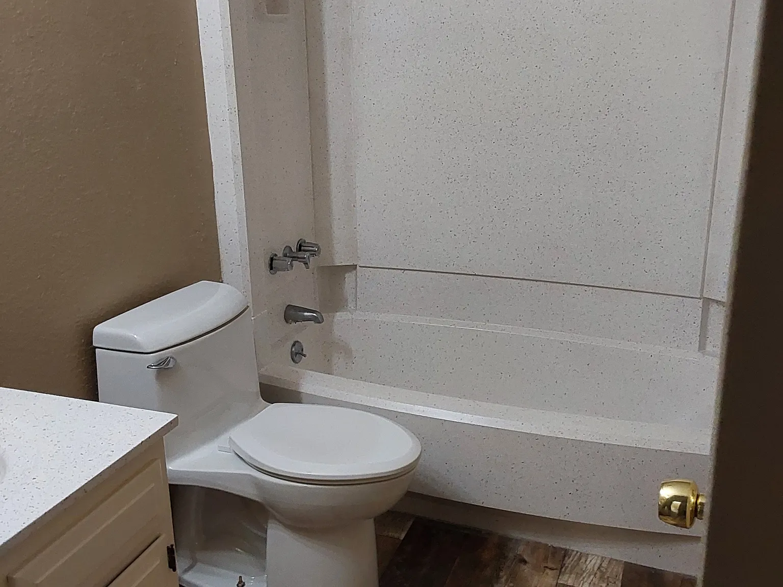 2 bed, 1.5 bath, 1200 sqft, $1,200 — Photo 2