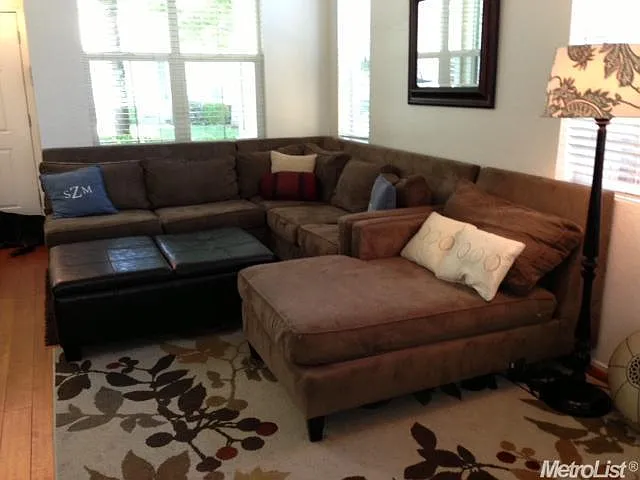 375 Coventry Cir — Photo 3
