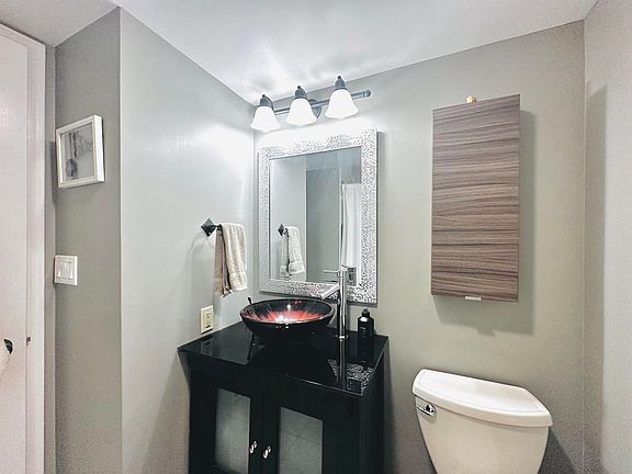 5th image of 650 Moberly Rd #203