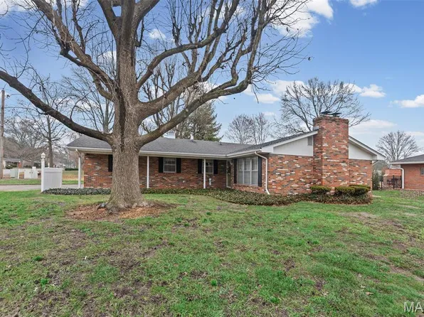 3413 Greenwood Ln, Godfrey, IL 62035