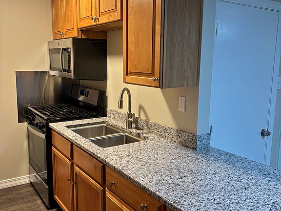 2nd image of 21 Margin St APT 3