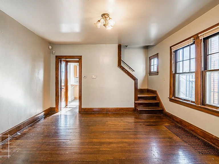 1448 Summit St — Photo 7