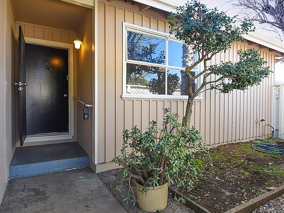 2nd image of 10071 Meadow Ln