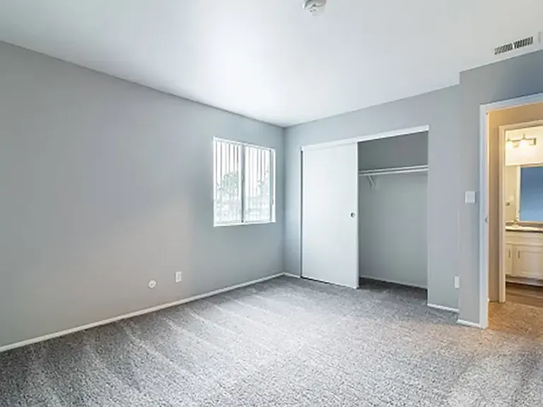 Riverbank Apartments — Photo 5