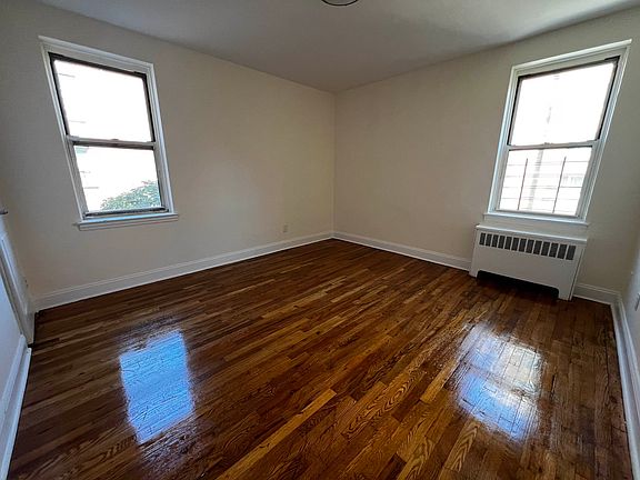 4th image of 87-01 Midland Pkwy #4R