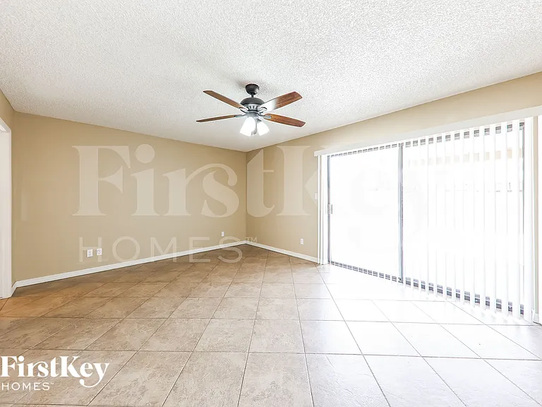 5203 W Sandra Ter — Photo 10