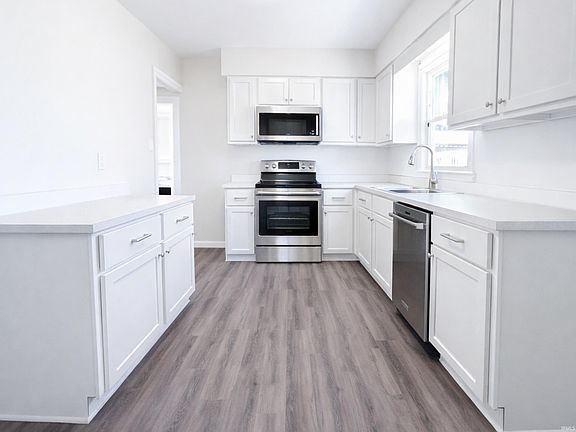 4th image of 2059 E Gum St