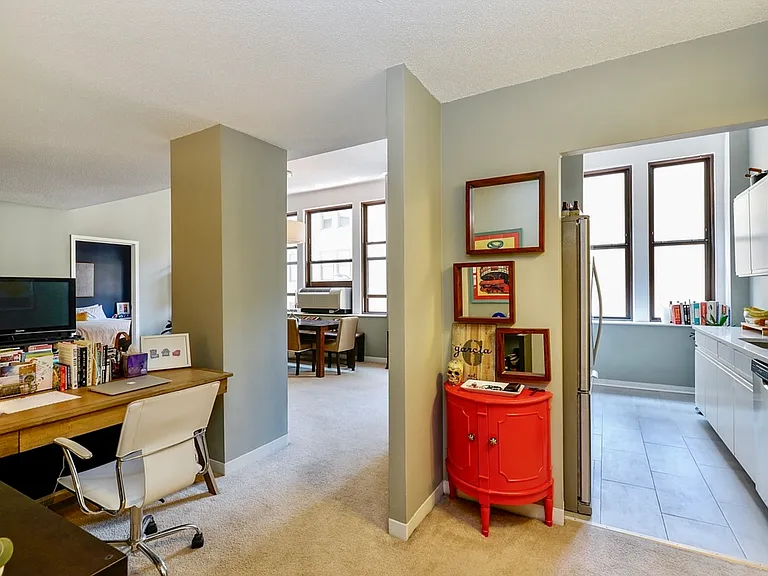 600 S Dearborn St #305 — Photo 8