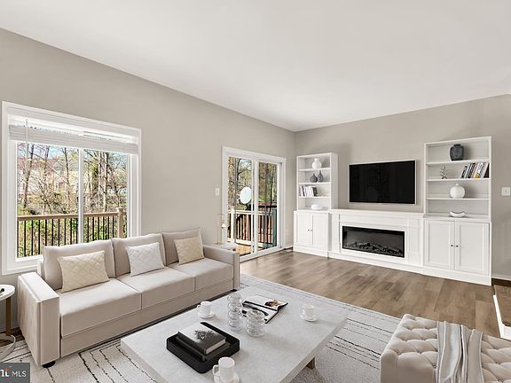 5th image of 2810 Cambridge Dr