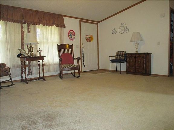 5th image of 116 E 1st Ave