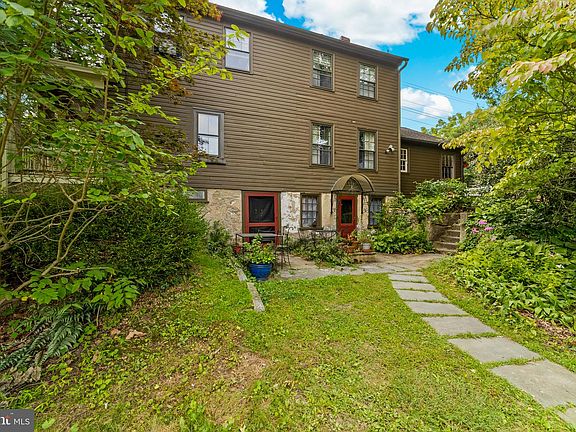 5th image of 327 E Street Rd