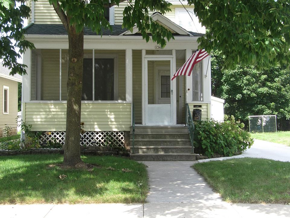 Street View, new concrete driveway