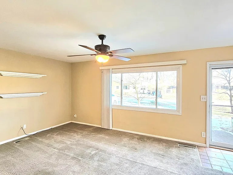 1205 Hoyt St — Photo 2