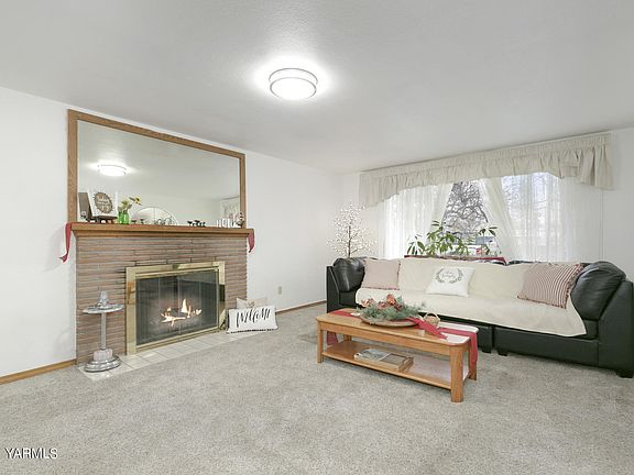 3 living room 1