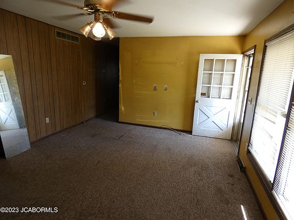 4th image of 905 Elaine Dr