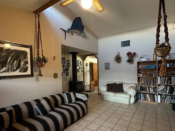 3rd image of 231 Las Palomas Rd