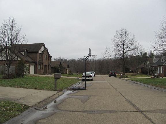 4th image of 4025 N Iroquois Dr