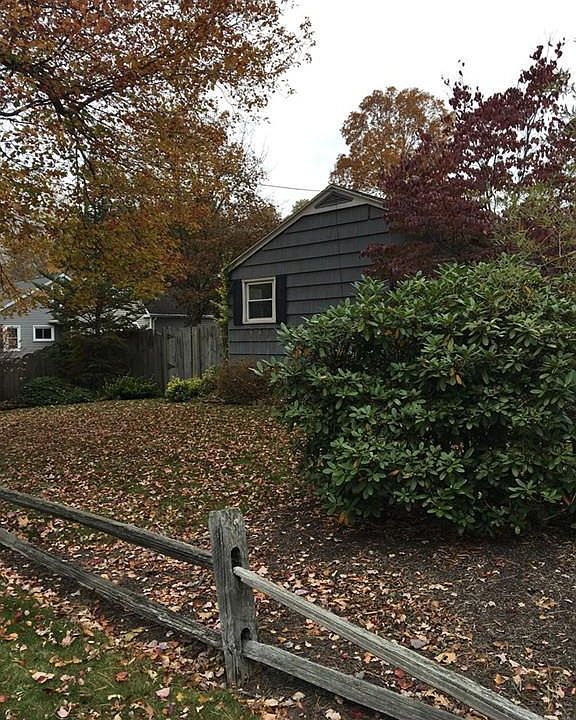 2nd image of 662 Amherst Rd APT 1