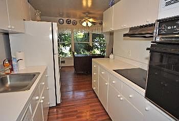 4th image of 9425 Winterberry Ln