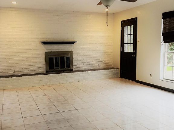 3rd image of 10515 Evesborough Dr